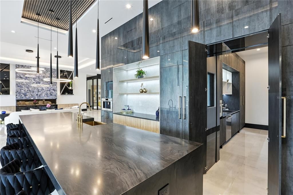 For Sale: $7,995,000 (5 beds, 6 baths, 6937 Square Feet)