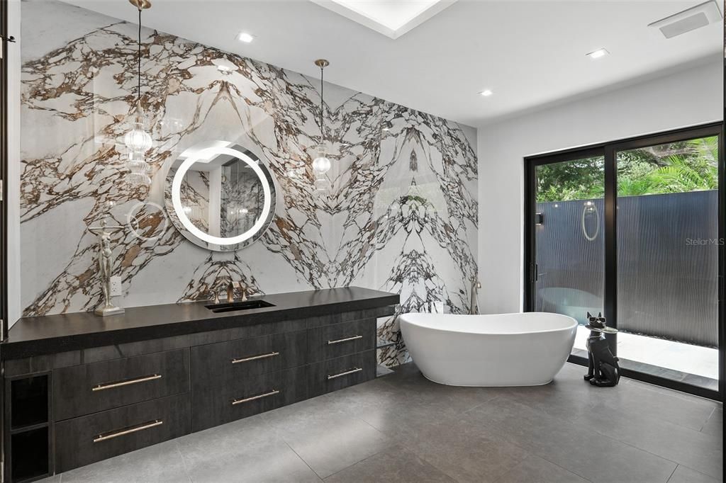 For Sale: $7,995,000 (5 beds, 6 baths, 6937 Square Feet)