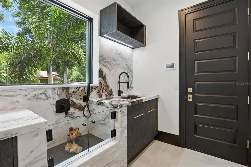 For Sale: $7,995,000 (5 beds, 6 baths, 6937 Square Feet)