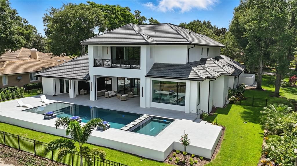 For Sale: $7,995,000 (5 beds, 6 baths, 6937 Square Feet)