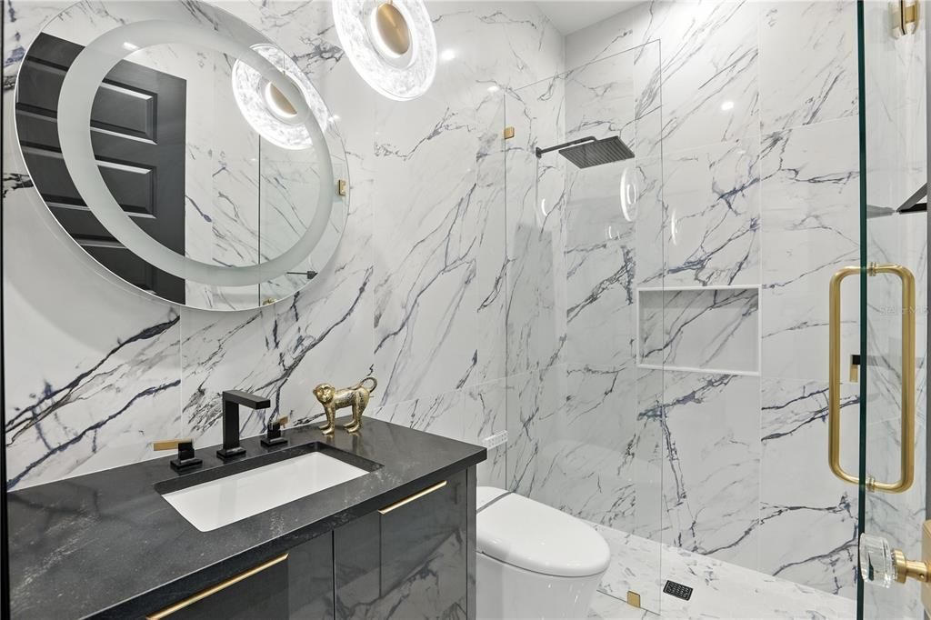 For Sale: $7,995,000 (5 beds, 6 baths, 6937 Square Feet)