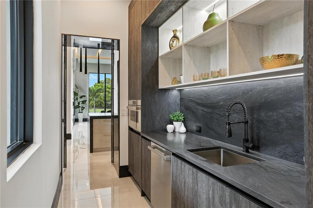 For Sale: $7,995,000 (5 beds, 6 baths, 6937 Square Feet)