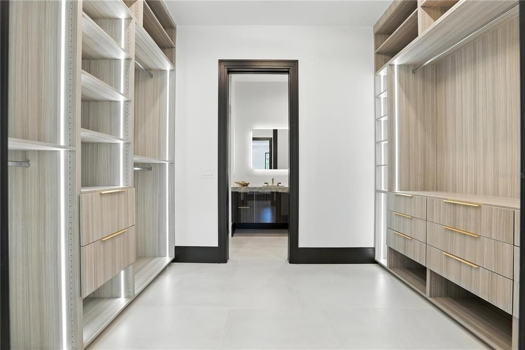 For Sale: $7,995,000 (5 beds, 6 baths, 6937 Square Feet)