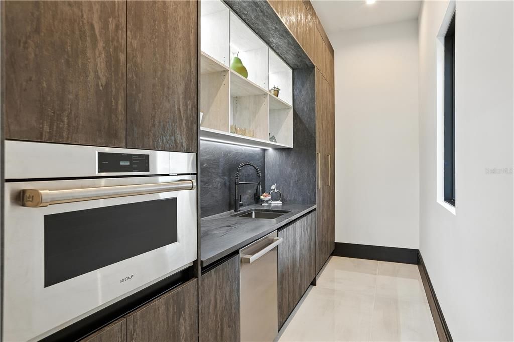 For Sale: $7,995,000 (5 beds, 6 baths, 6937 Square Feet)