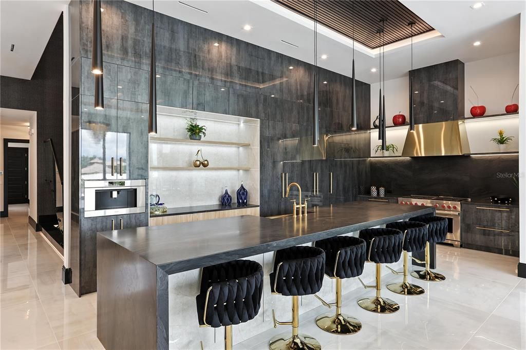 For Sale: $7,995,000 (5 beds, 6 baths, 6937 Square Feet)