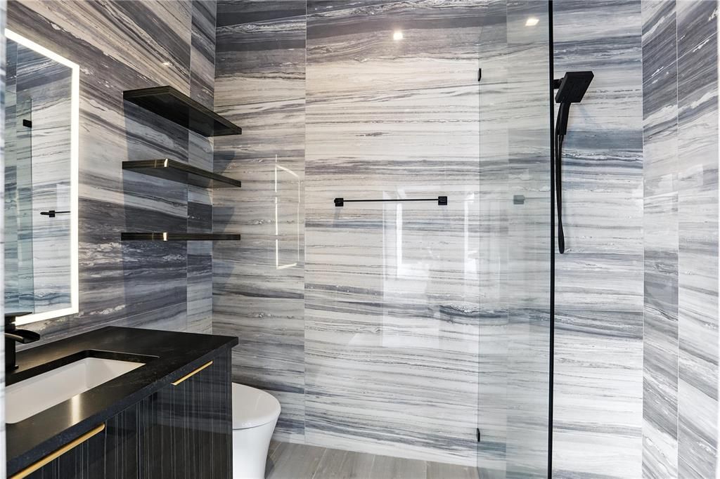 For Sale: $7,995,000 (5 beds, 6 baths, 6937 Square Feet)