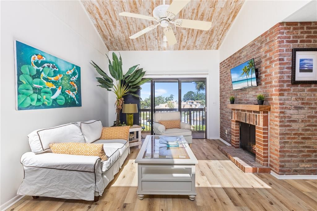 Недавно продано: $169,000 (2 спален, 2 ванн, 1071 Квадратных фут)