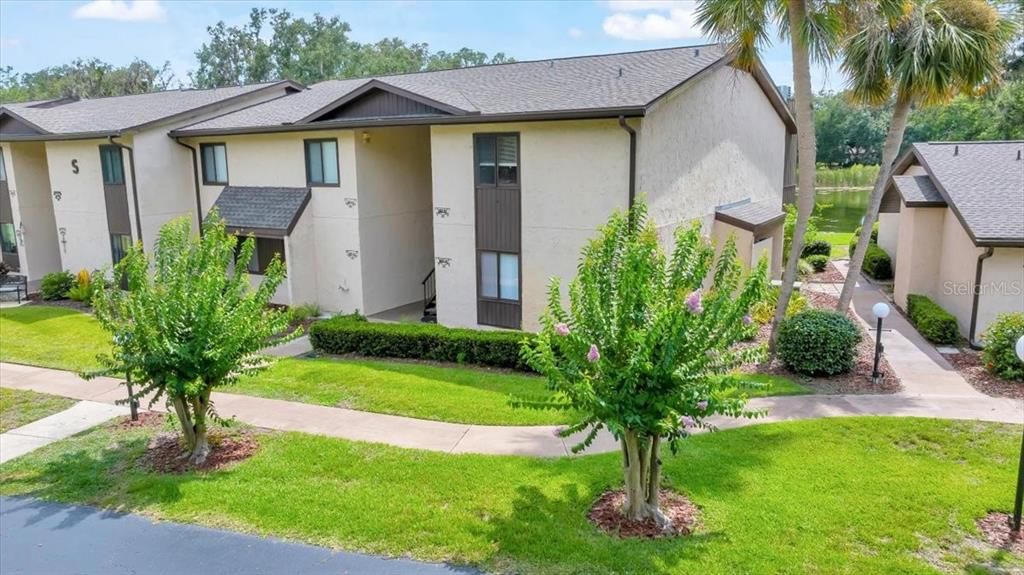 合同活跃: $79,000 (1 贝兹, 1 浴室, 822 平方英尺)