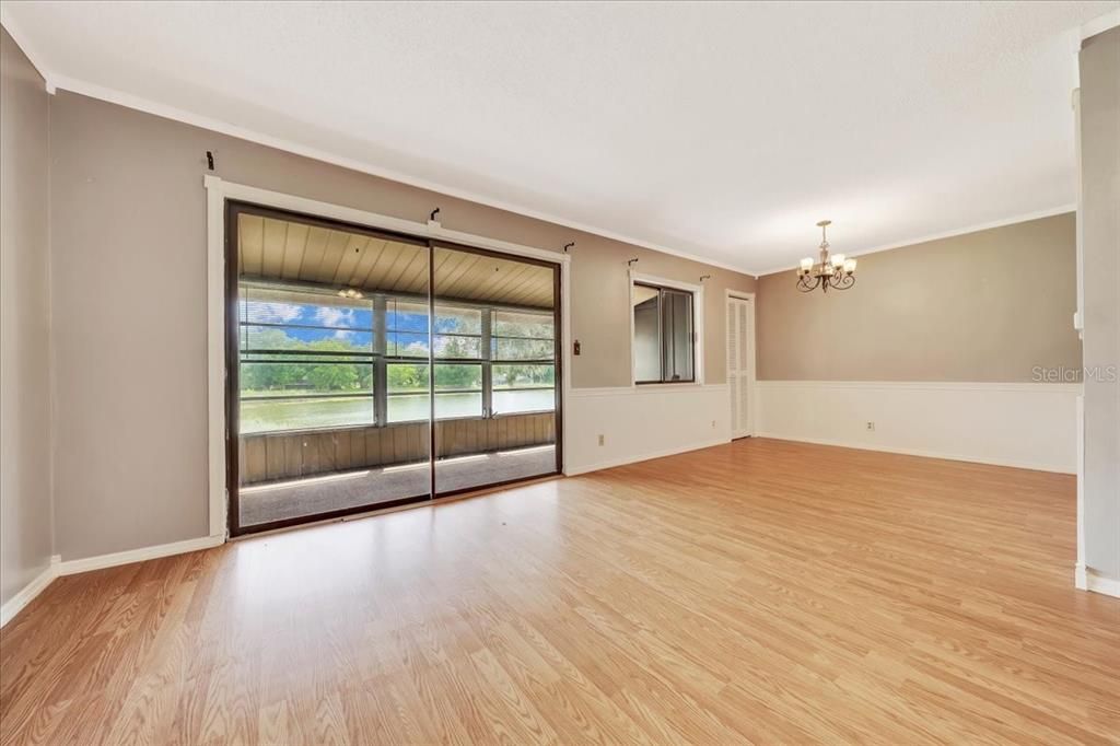 合同活跃: $79,000 (1 贝兹, 1 浴室, 822 平方英尺)