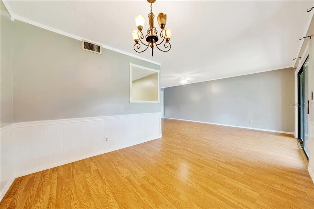 合同活跃: $79,000 (1 贝兹, 1 浴室, 822 平方英尺)