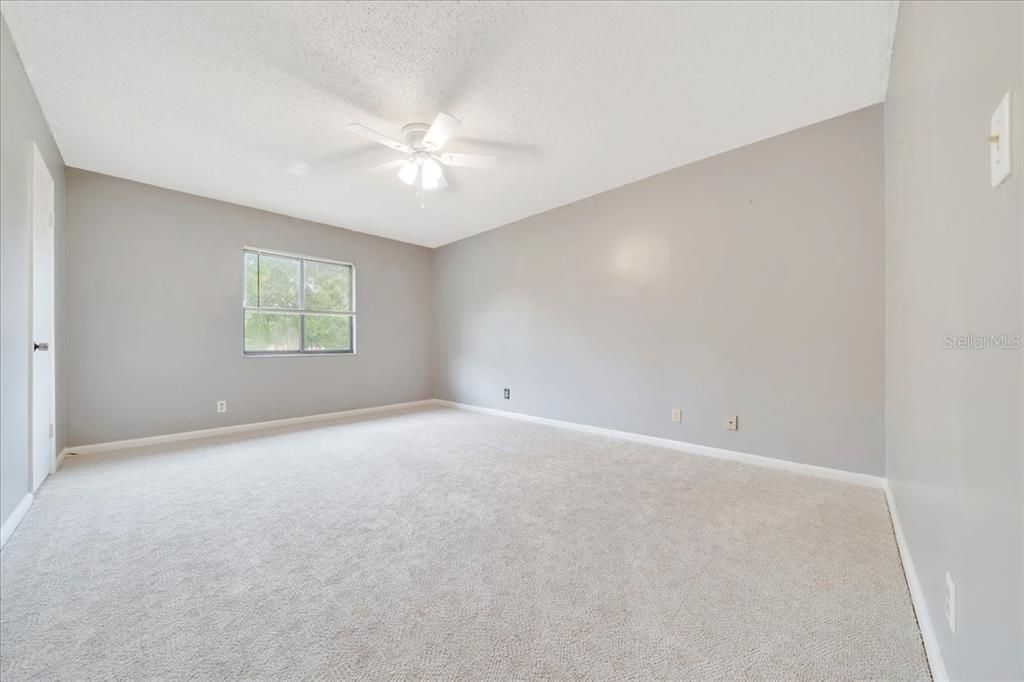 合同活跃: $79,000 (1 贝兹, 1 浴室, 822 平方英尺)