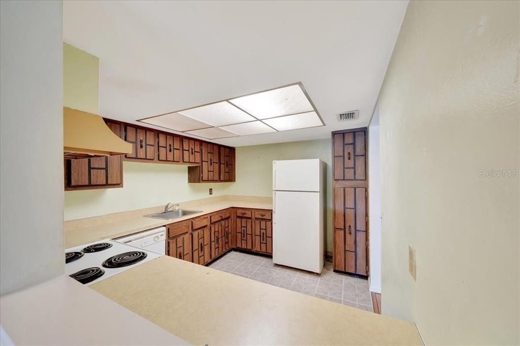 合同活跃: $79,000 (1 贝兹, 1 浴室, 822 平方英尺)