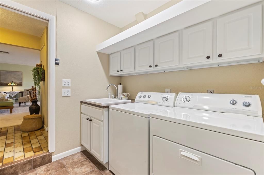 For Sale: $585,000 (2 beds, 2 baths, 1631 Square Feet)