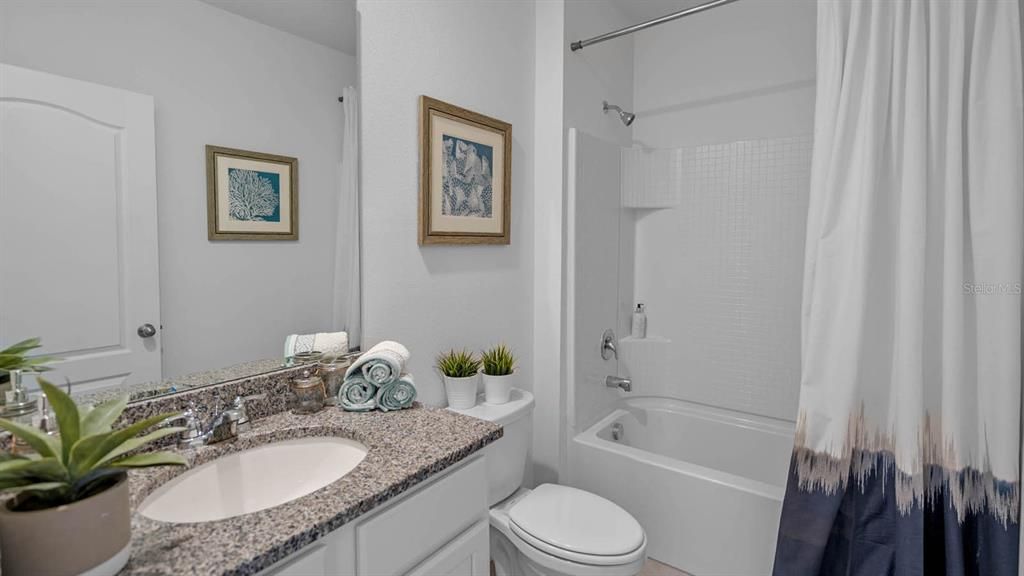 Activo con contrato: $321,990 (4 camas, 2 baños, 1828 Pies cuadrados)