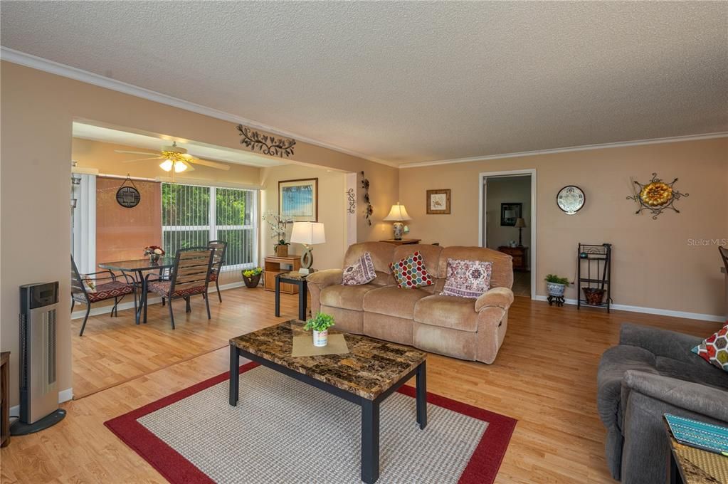 待售: $118,000 (3 贝兹, 2 浴室, 1666 平方英尺)