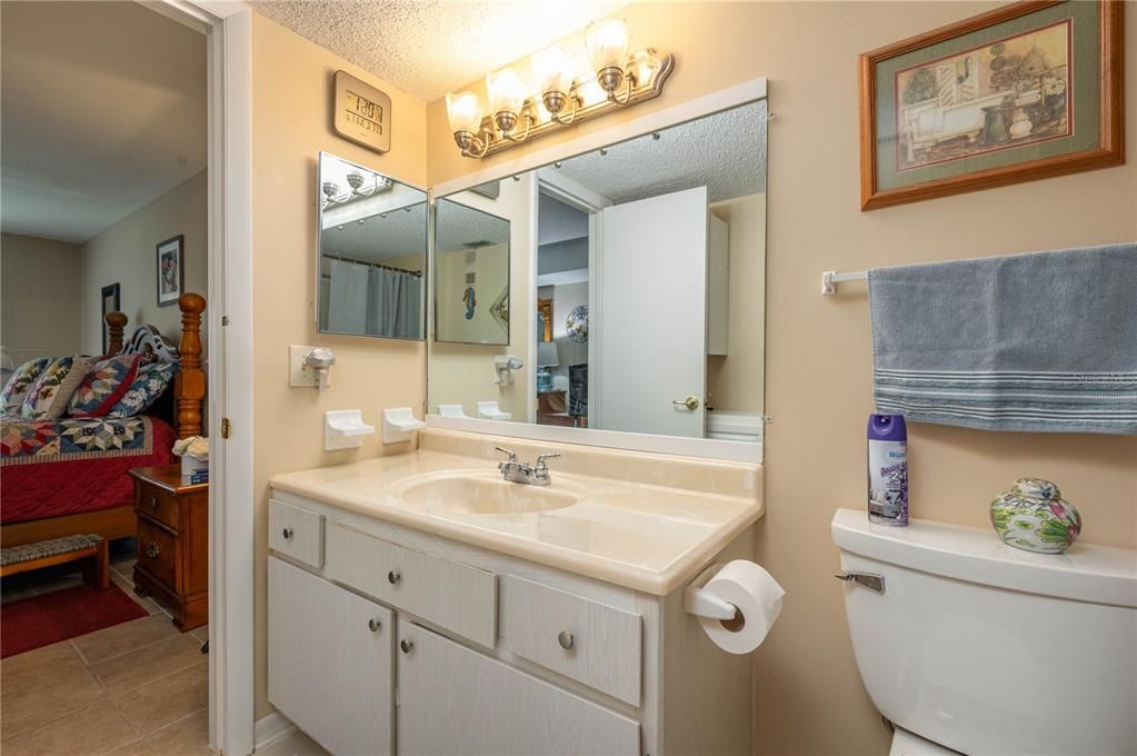 待售: $118,000 (3 贝兹, 2 浴室, 1666 平方英尺)