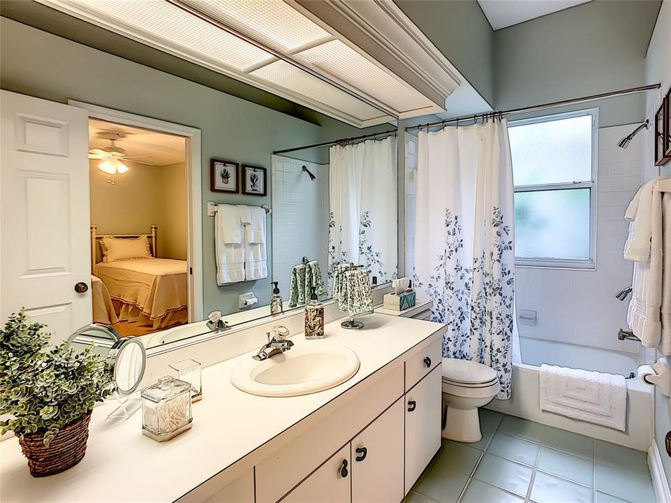 For Rent: $7,500 (3 beds, 2 baths, 1640 Square Feet)