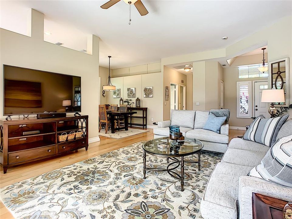 For Rent: $7,500 (3 beds, 2 baths, 1640 Square Feet)