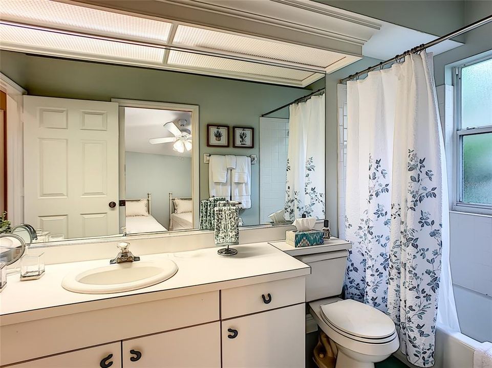 For Rent: $7,500 (3 beds, 2 baths, 1640 Square Feet)