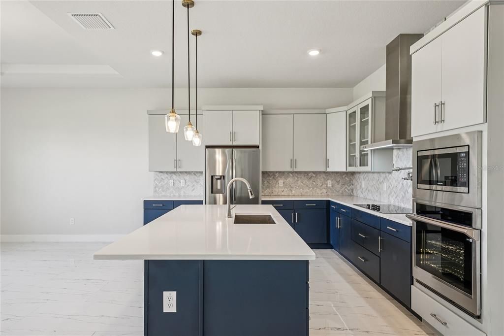 На продажу: $1,164,000 (6 спален, 5 ванн, 4977 Квадратных фут)