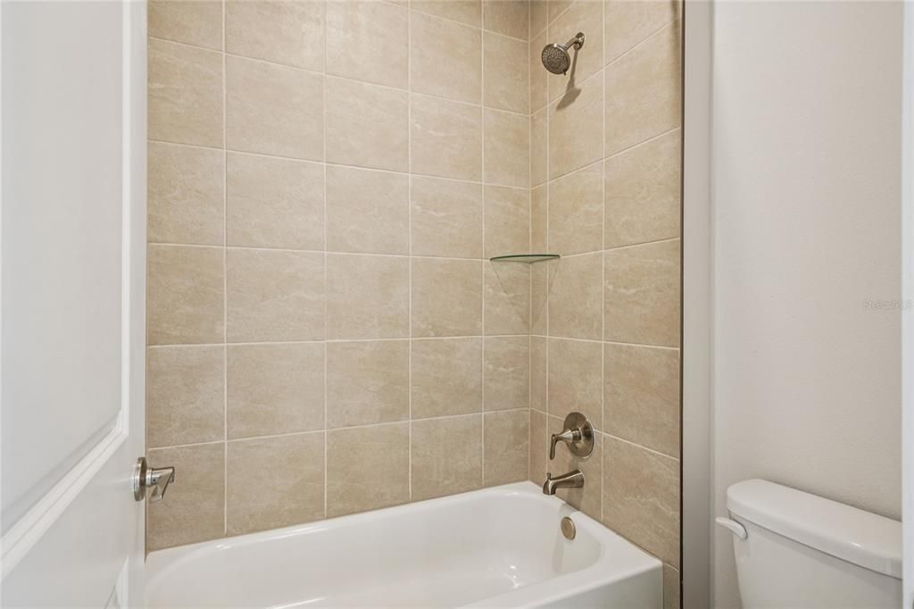 На продажу: $1,164,000 (6 спален, 5 ванн, 4977 Квадратных фут)