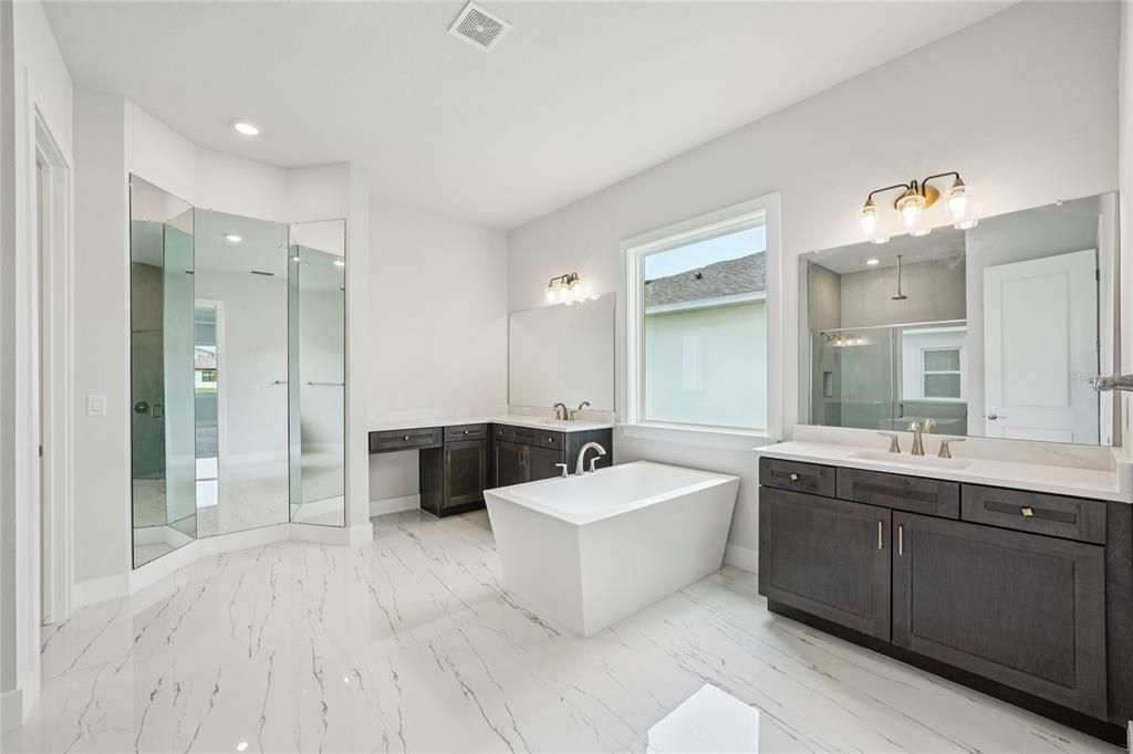 На продажу: $1,164,000 (6 спален, 5 ванн, 4977 Квадратных фут)