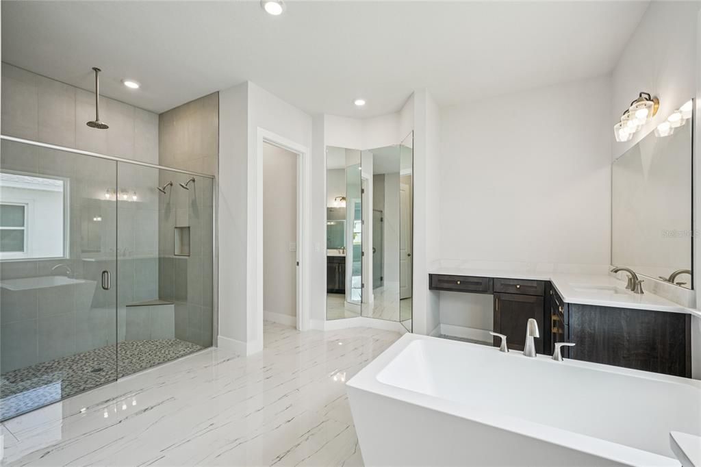 На продажу: $1,164,000 (6 спален, 5 ванн, 4977 Квадратных фут)