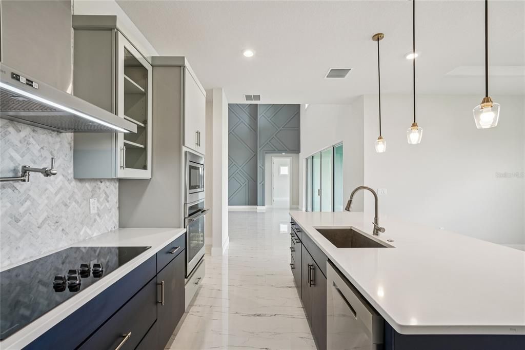 На продажу: $1,164,000 (6 спален, 5 ванн, 4977 Квадратных фут)