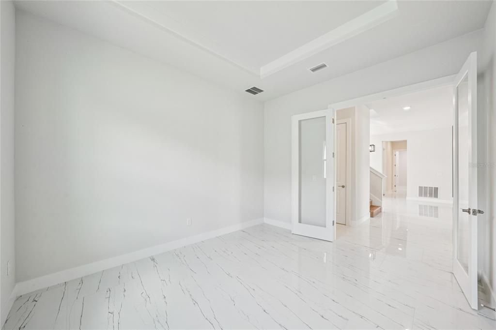 На продажу: $1,164,000 (6 спален, 5 ванн, 4977 Квадратных фут)