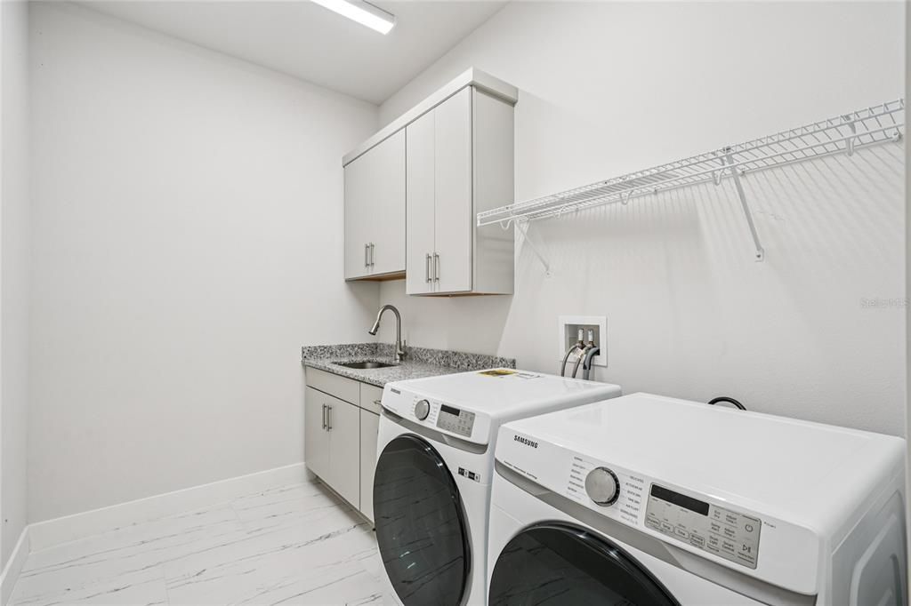 На продажу: $1,164,000 (6 спален, 5 ванн, 4977 Квадратных фут)