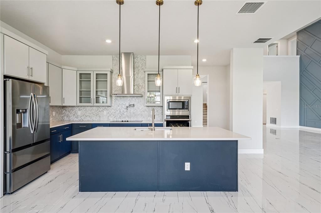 На продажу: $1,164,000 (6 спален, 5 ванн, 4977 Квадратных фут)