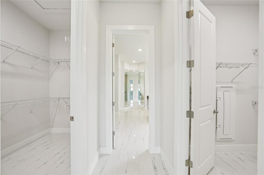 На продажу: $1,164,000 (6 спален, 5 ванн, 4977 Квадратных фут)