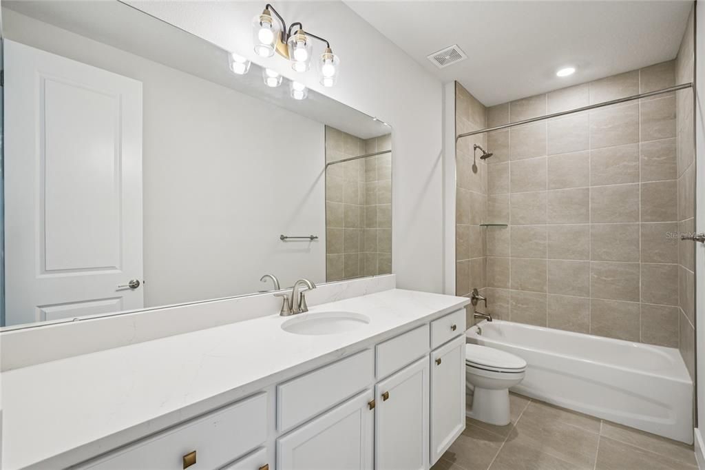 На продажу: $1,164,000 (6 спален, 5 ванн, 4977 Квадратных фут)