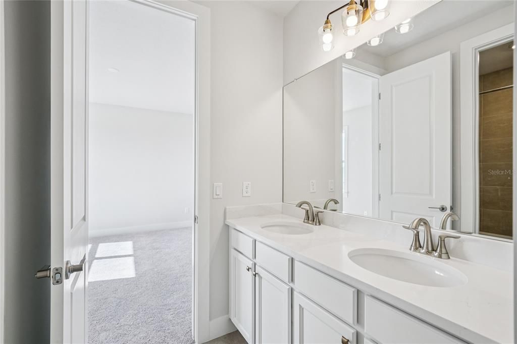 На продажу: $1,164,000 (6 спален, 5 ванн, 4977 Квадратных фут)