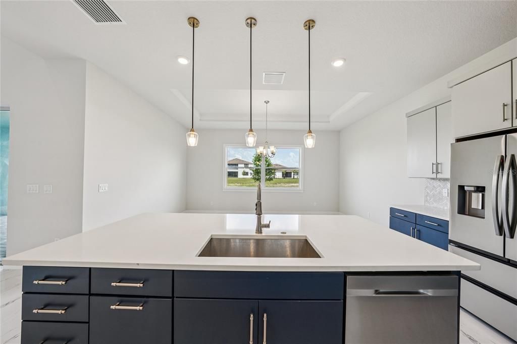 На продажу: $1,164,000 (6 спален, 5 ванн, 4977 Квадратных фут)