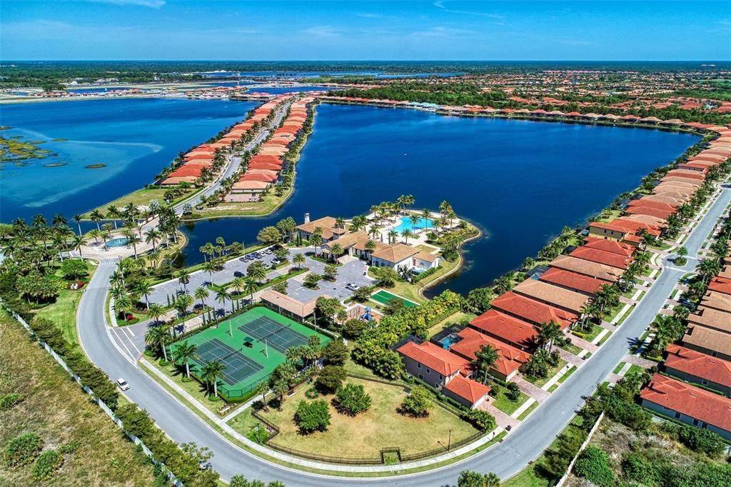 Под контрактом: $774,900 (4 спален, 3 ванн, 2431 Квадратных фут)