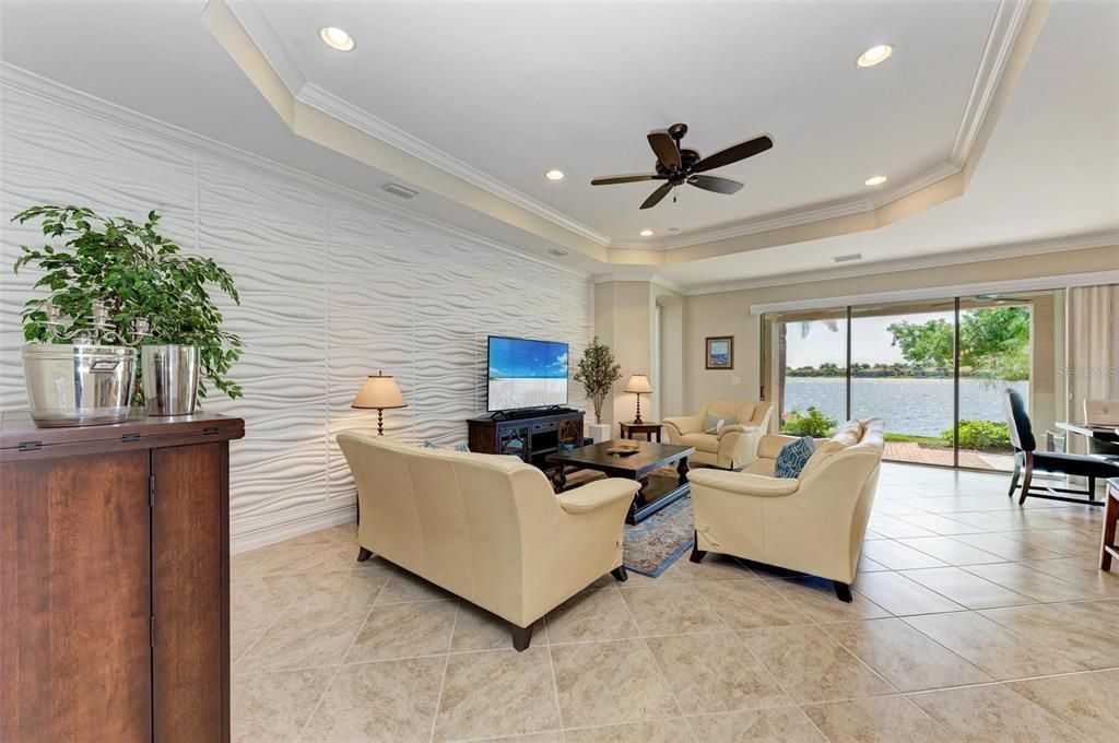 Под контрактом: $774,900 (4 спален, 3 ванн, 2431 Квадратных фут)