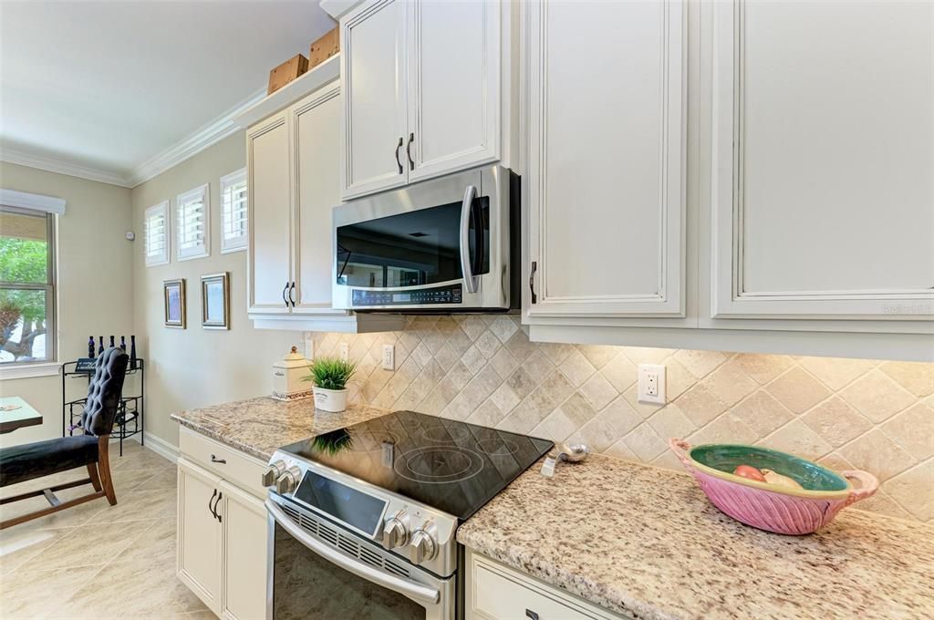 Под контрактом: $774,900 (4 спален, 3 ванн, 2431 Квадратных фут)