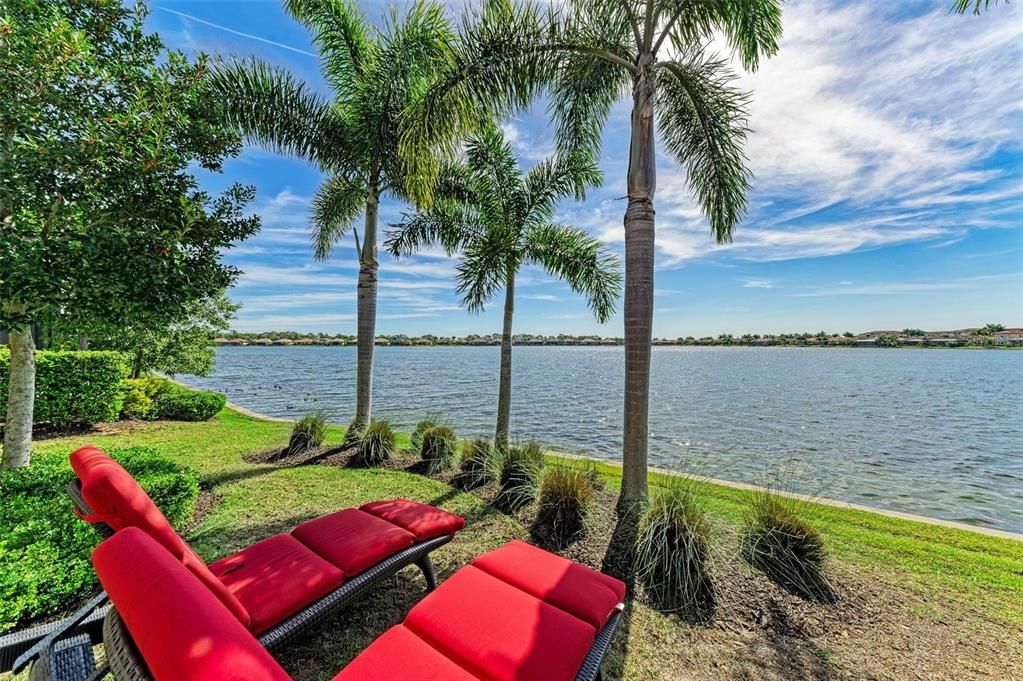 Под контрактом: $774,900 (4 спален, 3 ванн, 2431 Квадратных фут)