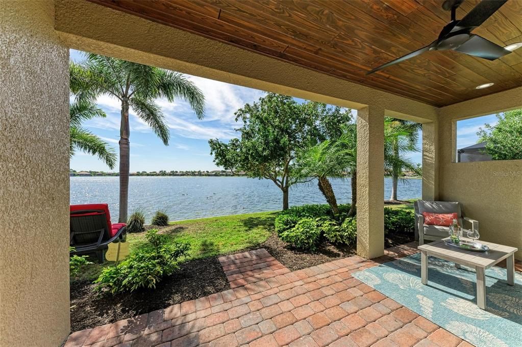 Под контрактом: $774,900 (4 спален, 3 ванн, 2431 Квадратных фут)