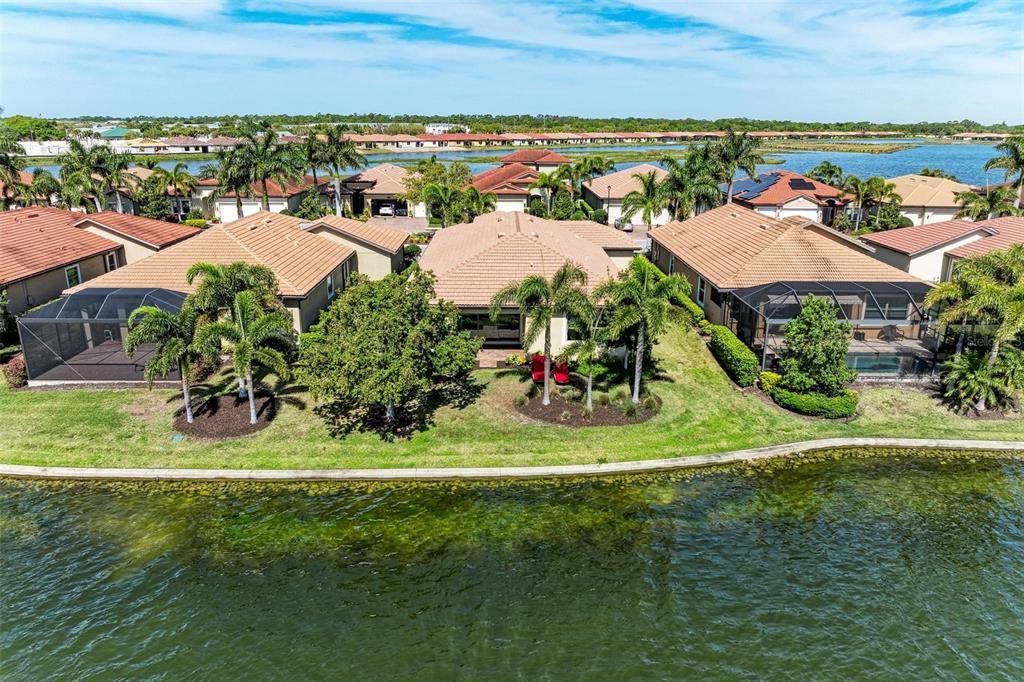 Под контрактом: $774,900 (4 спален, 3 ванн, 2431 Квадратных фут)