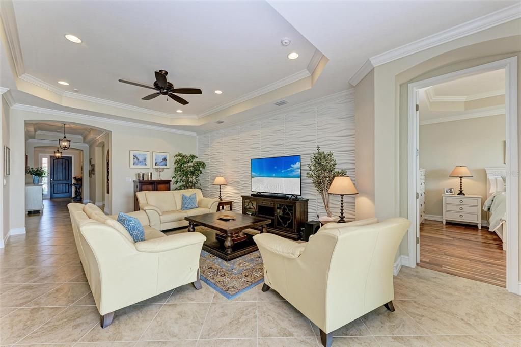 Под контрактом: $774,900 (4 спален, 3 ванн, 2431 Квадратных фут)