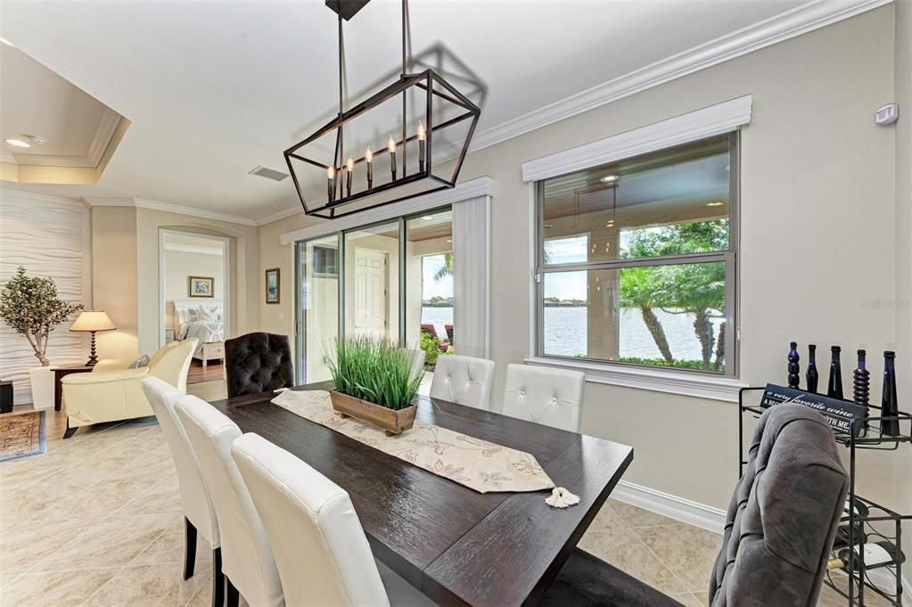 Под контрактом: $774,900 (4 спален, 3 ванн, 2431 Квадратных фут)