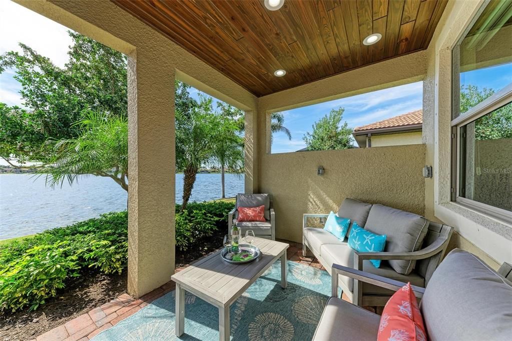 Под контрактом: $774,900 (4 спален, 3 ванн, 2431 Квадратных фут)