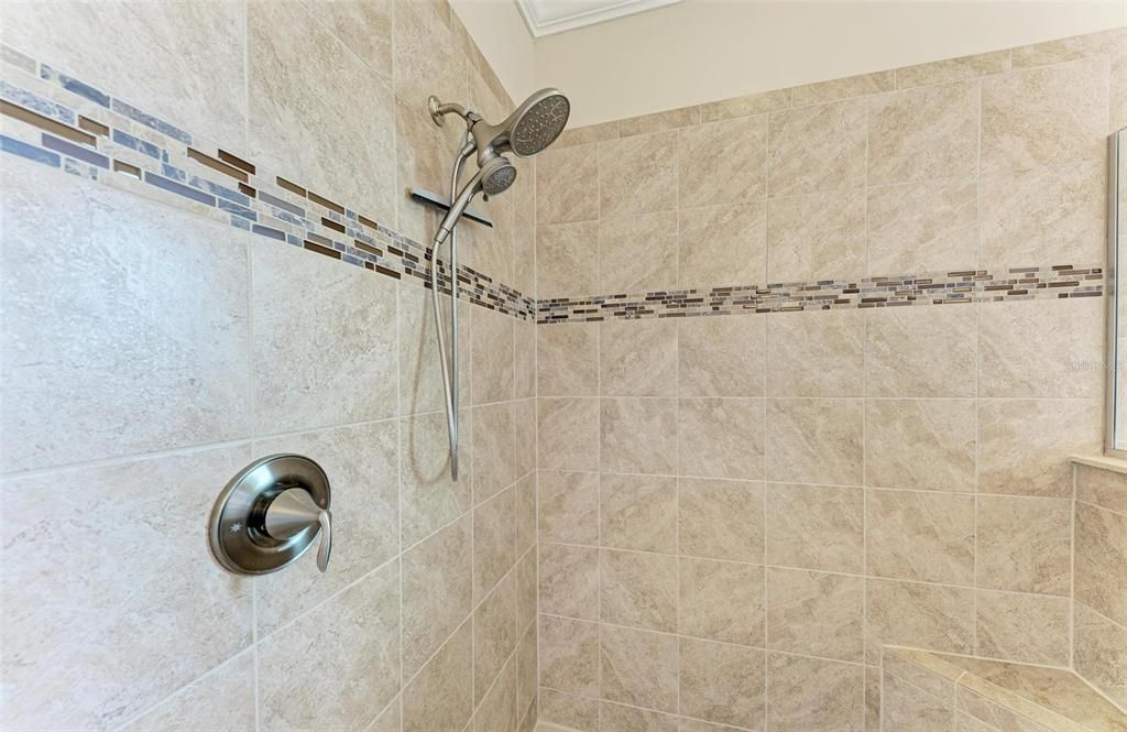 Под контрактом: $774,900 (4 спален, 3 ванн, 2431 Квадратных фут)