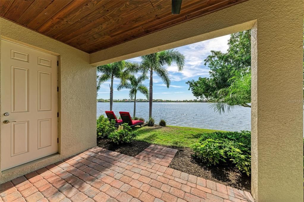 Под контрактом: $774,900 (4 спален, 3 ванн, 2431 Квадратных фут)