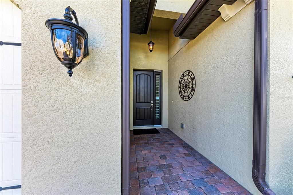 Под контрактом: $774,900 (4 спален, 3 ванн, 2431 Квадратных фут)