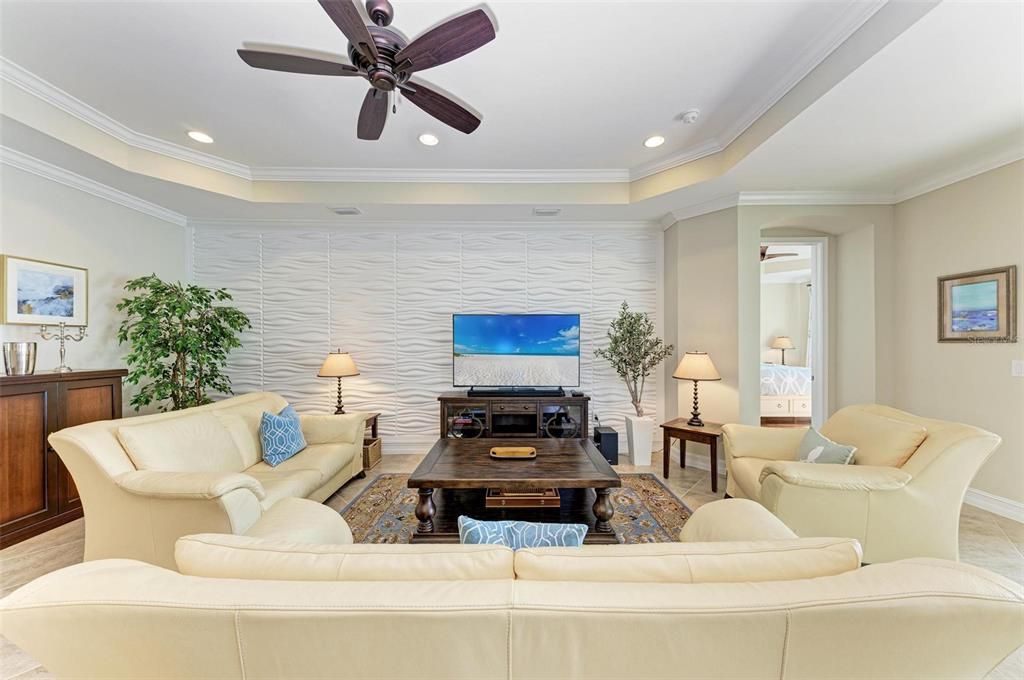 Под контрактом: $774,900 (4 спален, 3 ванн, 2431 Квадратных фут)