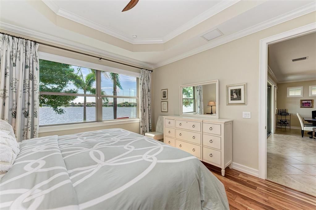 Под контрактом: $774,900 (4 спален, 3 ванн, 2431 Квадратных фут)