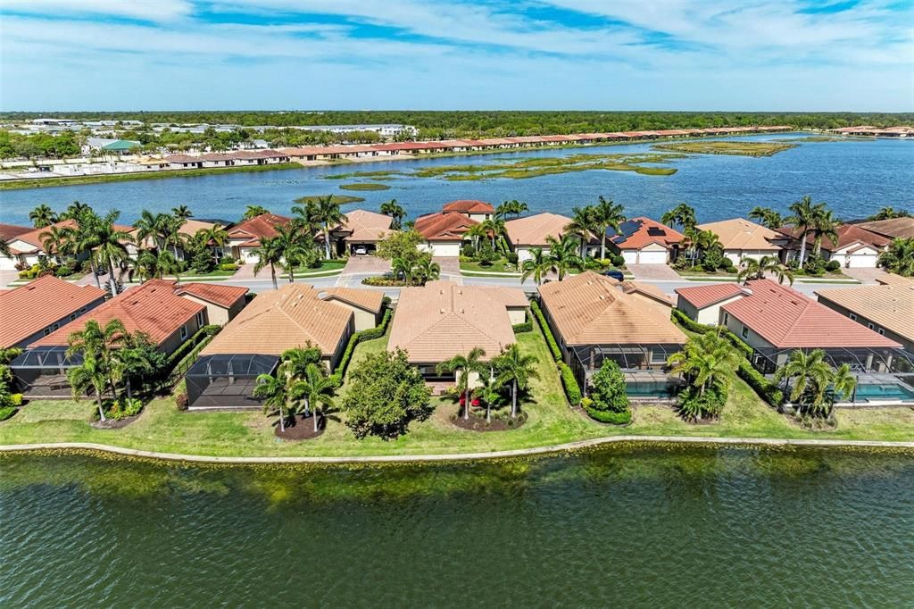 Под контрактом: $774,900 (4 спален, 3 ванн, 2431 Квадратных фут)